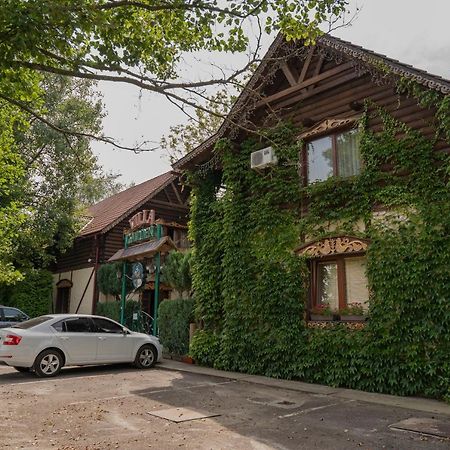 Villa Garden Hotel Солочин Экстерьер фото
