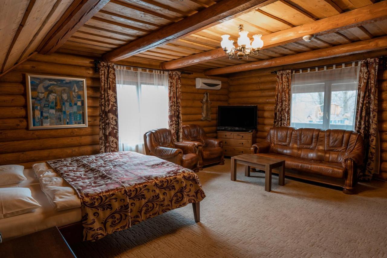 Villa Garden Hotel Солочин Экстерьер фото